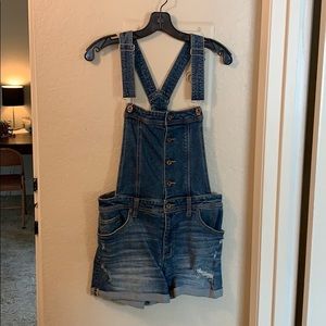 Short overalls
